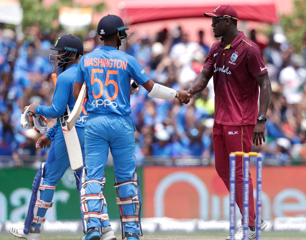 জয় দিয়ে শুরু হল ক্যারিবিয়ান সফর। বিরাটের সামনে সুযোগ তিন ফরম্যাটেই জিতে প্রথম অধিনায়ক হিসেবে এই কীর্তি গড়ার। তৈরি বোলিং বিভাগ।কিন্তু চিন্তায় রাখবে সেই মিডল অর্ডার। এখন দেখার আজকের ম্যাচে এই ফ্লোরিডাতেই কোন দল নামায় ভারত।