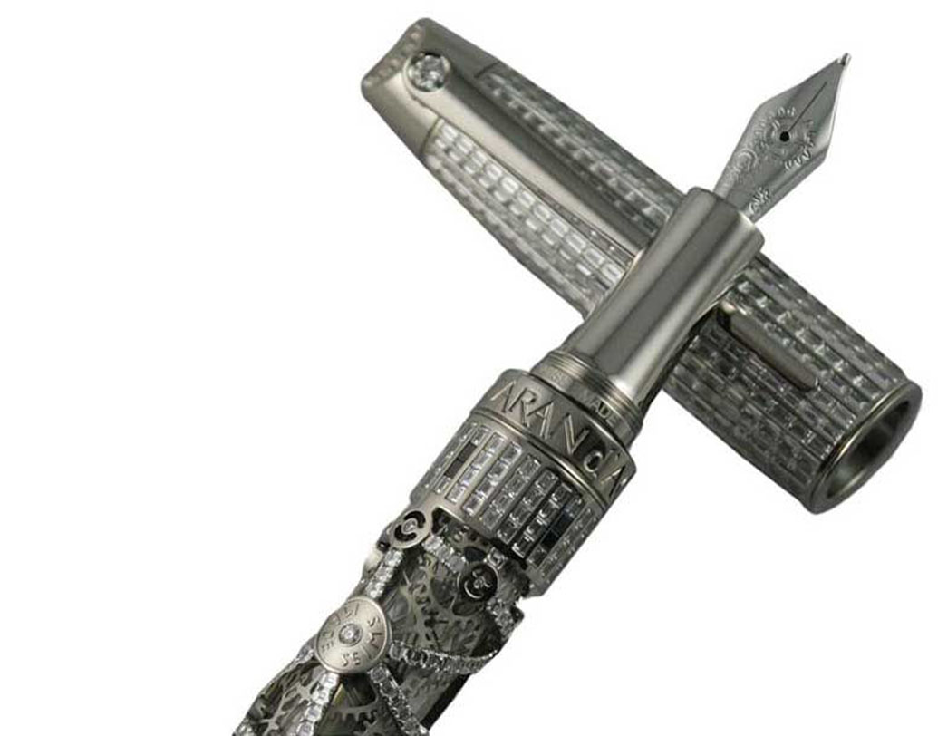 ক্যারান ডি'আচ- ১০১০ ফাউন্টেন পেন: ১.১ কোটি টাকা দামের ক্যারান ডি'আচ- ১০১০ ফাউন্টেন পেনের নিব ১৮ ক্যারেট সোনার তৈরি।