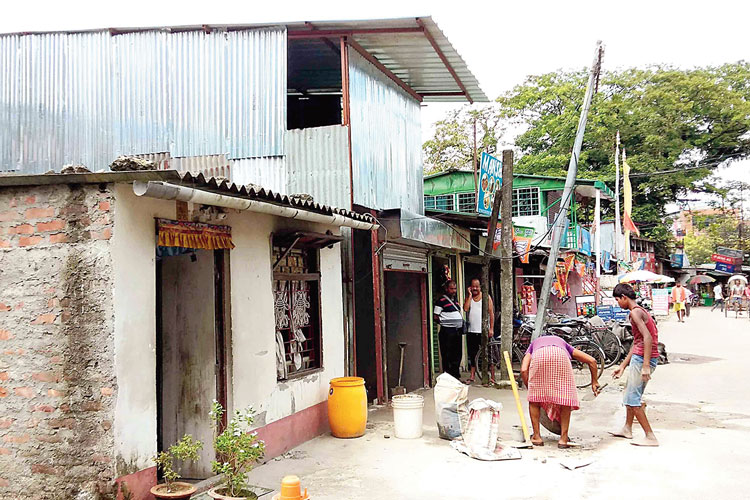 নির্মাণ: শিলিগুড়ি জংশন এলাকায় চলছে দোতলা নির্মাণ। নিজস্ব চিত্র