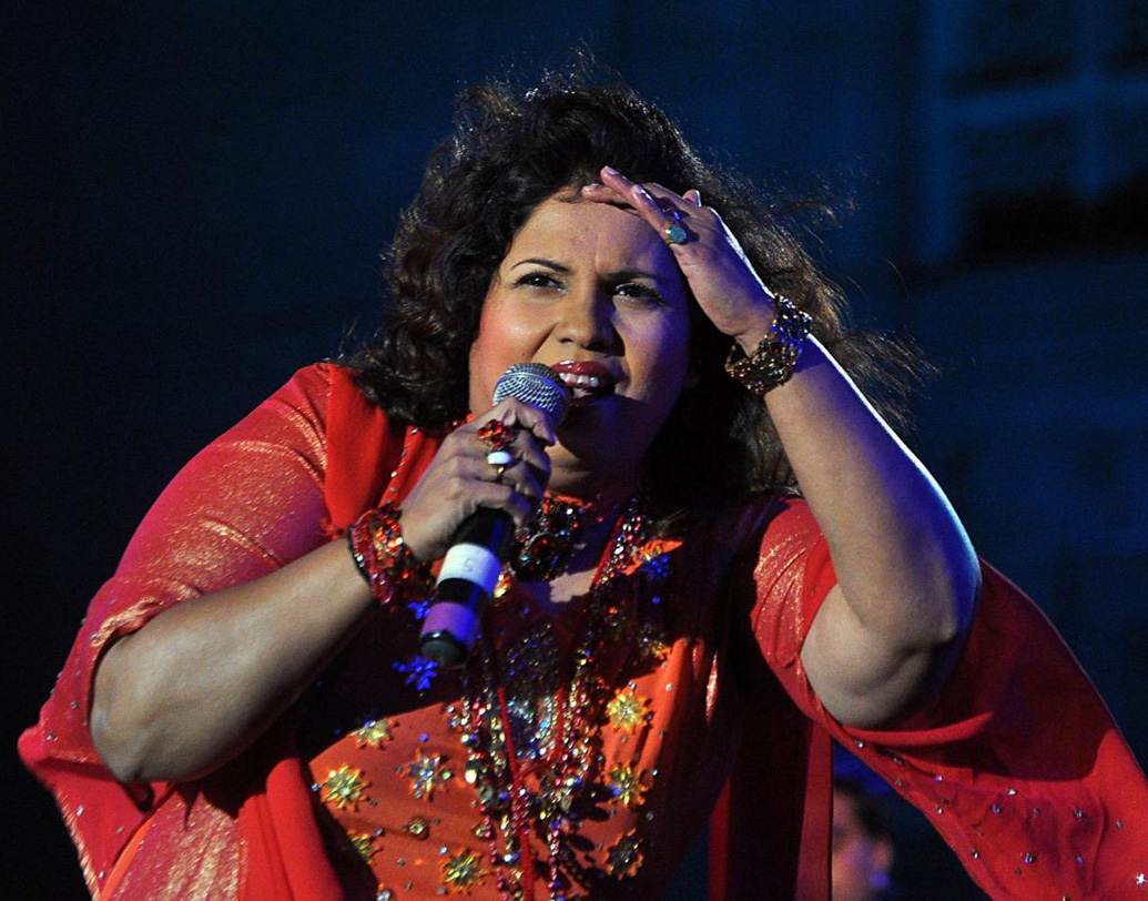 বলিউডে এখন আর সে ভাবে দেখা না গেলেও বিভিন্ন জায়গায় অনুষ্ঠান করেন এই গায়িকা। বিদেশেও অনেক জায়গায় অনুষ্ঠান করেছেন। নতুন নতুন গানের সঙ্গে নিজেকে তুলে ধরছেন নতুন রূপে।