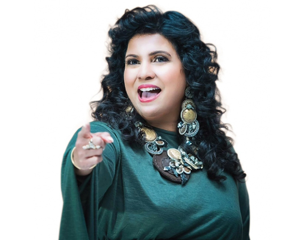 এর আগে ২০১৩ সালে একটি ইংরেজি ছবি 'দ্য কফিন মেকার'-এর জন্য গান লেখেন হেমা। এই ছবিতে নাসিরুদ্দিন শাহ-কে প্রধান চরিত্রে দেখা গিয়েছিল। ছবিটি ২০১৩ সালে ৪৪তম ইন্টারন্যাশনাল ফিল্ম ফেস্টিভ্যাল অব ইন্ডিয়ায় মনোনীত হয়।