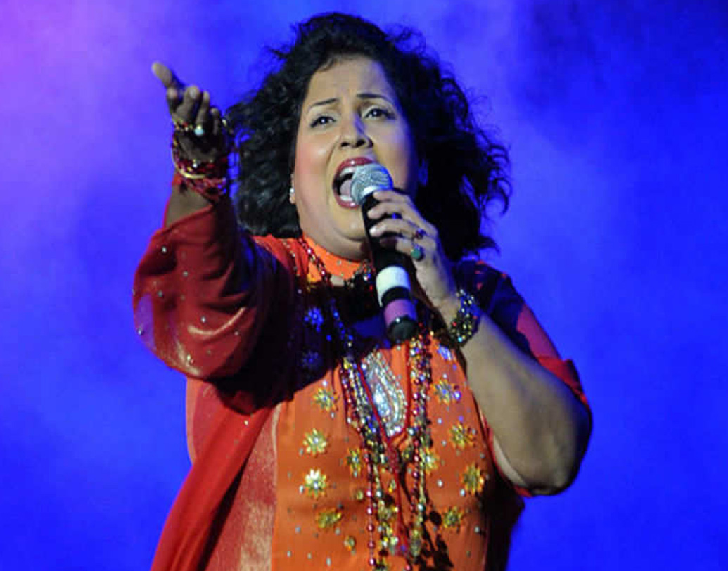 ২০০৬ সালে গোমন্ত তেজস্বিনী পুরস্কার পান তিনি। গানের জগতে অসাধারণ সাফল্য পাওয়ায় তাঁকে এই সম্মান দেওয়া হয়। এ ছাড়াও ২০১৫ সালে অক্টবরে ৩৫তম ব্র্যান্ডস অ্যাকাডেমি অ্যাওয়ার্ড-এ 'আইকন অব দ্য ইয়ার' সম্মানে ভুষিত করা হয় তাঁকে।