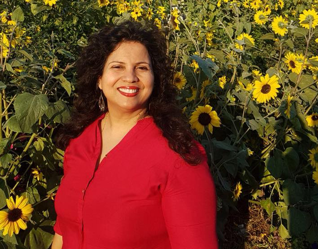 হেমা সরদেশাই ইনভেস্টমেন্ট ব্যাঙ্কার জেভিয়ার ডি’সুজাকে বিয়ে করেন। জেভিয়ার প্রথম জীবনে হকি খেলোয়াড় ছিলেন।