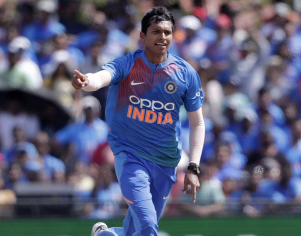 গতি ও মানসিকাতার বিচারে এ সিরিজের সেরা আবিষ্কার অবশ্যই নবদীপ সাইনি। ফ্লরিডায় অভিষেক ম্যাচেই নজর কাড়লেন তিনি। সিরিজের প্রথম টি-টোয়েন্টিতে চার ওভারে ১৭ রান দিয়ে তুলে নিলেন তিন উইকেট। ইনিংসের শেষ ওভার বল করতে এসে কায়রন পোলার্ডের উইকেটটিও পকেটস্থ করেন সাইনি।