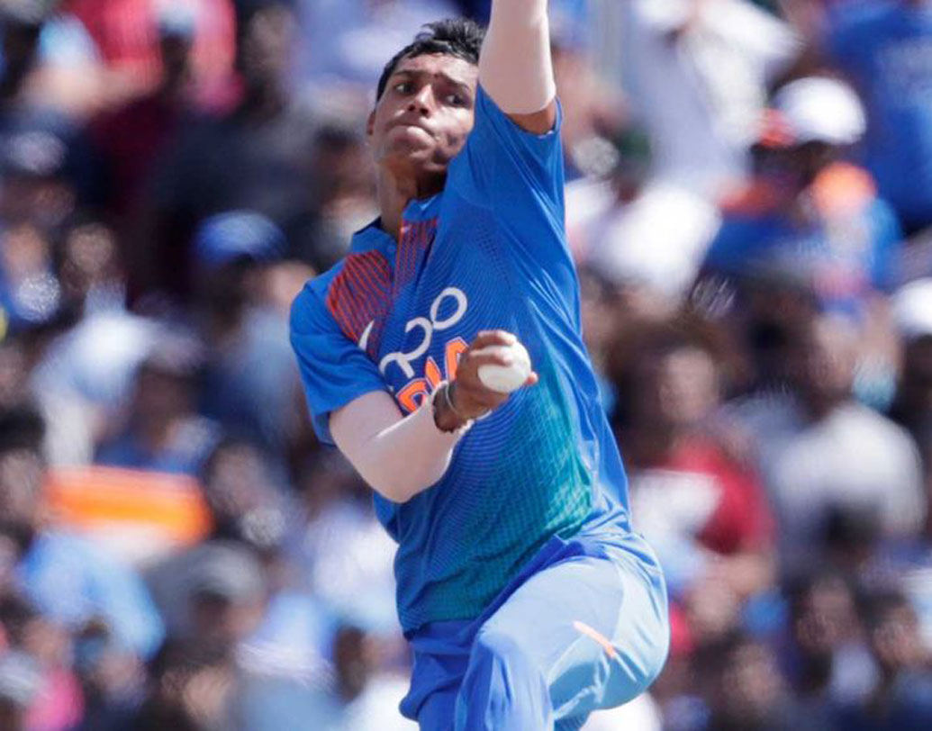 সাইনির বলের গতি ও মোচড়েই প্রথম ম্যাচে তাসের ঘরের মতো ভেঙে পড়েছিল ক্যারিবিয়ান ব্যাটিং। সাইনির মতোই দক্ষ বোলিংয়ের পরিচয় দিয়েছেন ওয়াশিংটন সুন্দর, ক্রুণাল পাণ্ড্যরা। প্রথম ও দ্বিতীয় ম্যাচে সমান তালে গুড লেংথে বল ও থ্রোয়ের রকমফেরেই তাঁরা বোকা বানিয়েছেন ক্যারিবিয়ান দলকে।