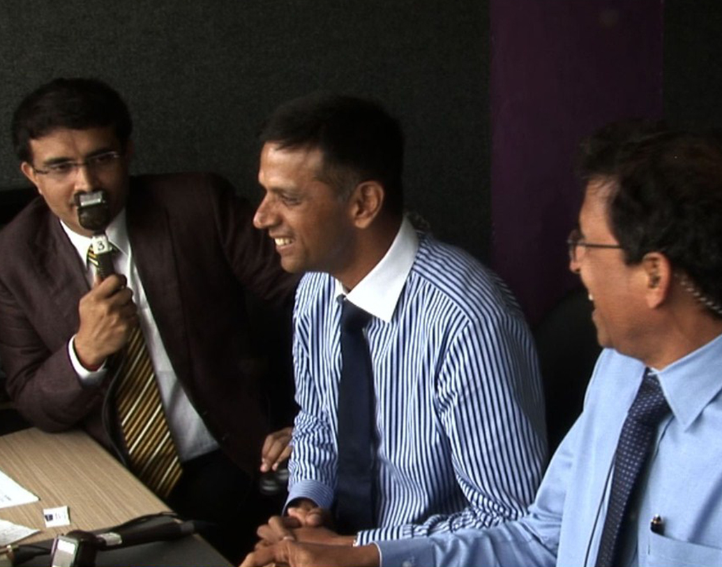 তবে সৌরভ গঙ্গোপাধ্যায়, রাহুল দ্রাবিড়, হর্ষ ভোগলে, সুনীল গাওস্কররা ম্যাচ প্রতি মঞ্জরেকরের মতো প্রায় ১৮ লক্ষ টাকা পেলেও, সিরিজ প্রতি পেতেন সাড়ে তিন কোটি টাকা করে।