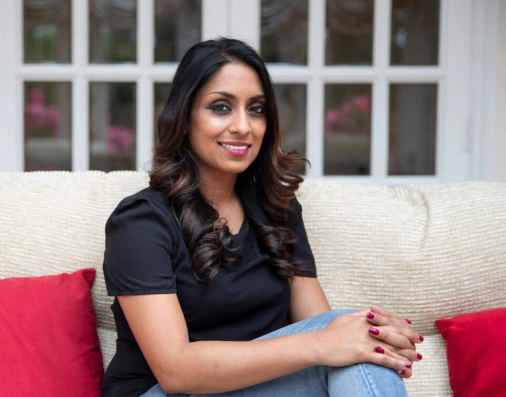 আইসিসি-র ধারাভাষ্যকার প্যানেলে যে তিন মহিলা ধারাভাষ্যকার ছিলেন, তাঁরা হলেন ইশা গুহ, মেলানি জোন্স এবং অ্যালিসন মিচেল। এদের মধ্যে একমাত্র অ্যালিসন মিচেলই এমন ধারাভাষ্যকার যিনি ক্রিকেটার নন।