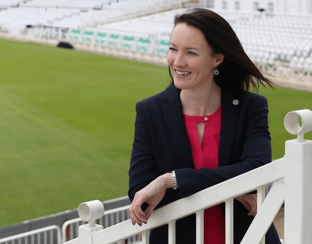 এই অ্যালিসন মিচেল রয়েছেন গ্রেড বি-তে। মহিলা ধারাভাষ্যকারদের মধ্যে তিনিই আয়ের হিসেবে এগিয়ে। সৌরভদের মতো তাঁরও ম্যাচ প্রতি আয় প্রায় ২১ লক্ষ টাকা। বিবিসি-র এই প্রাক্তন কর্মীর সিরিজ প্রতি আয় প্রায় সাড়ে চার কোটি টাকা।