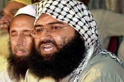 ১৯৯৫-২০০০- এই বছর জম্মু কাশ্মীর লিবারেশন ফ্রন্টকে নিষিদ্ধ ঘোষণা করা হয়। তৎকালীন প্রধানমন্ত্রী পিভি নরসিমা রাও বলেন ৩৭০ ধারা বলবতই থাকবে। 
পরবর্তী প্রধানমন্ত্রী অটলবিহারী বাজপেয়ী কাশ্মীর পরিদর্শন করেন। কার্গিলে ভারত-পাক যুদ্ধ বাধে। মাসুদ আজাহার-সহ তিন জঙ্গির মুক্তির দাবিতে বিমান অপহরণ হল এই বছরে।