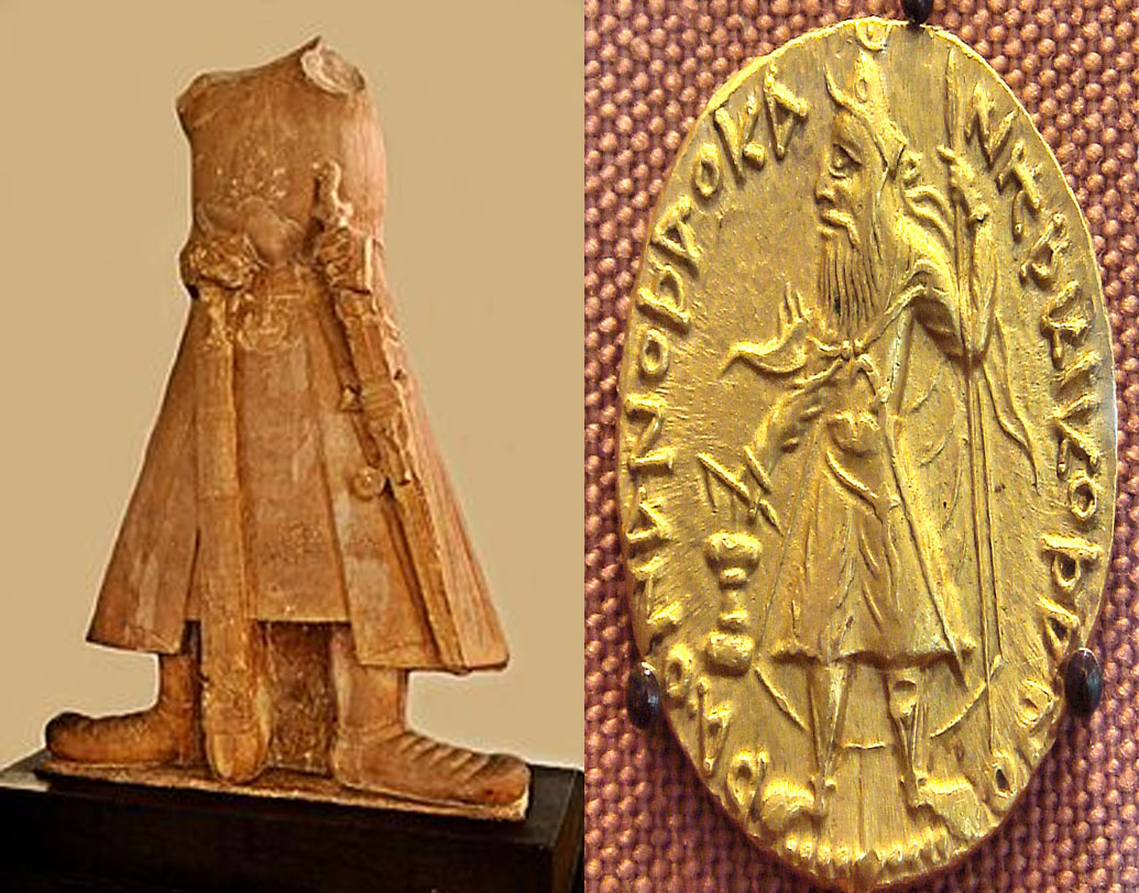 প্রাচীন ভূখণ্ড কাশ্মীরে প্রস্তর যুগেও মানুষের বাস ছিল। বৈদিক যুগে উত্তর-কুরুদের রাজ্য ছিল কাশ্মীর। এরপর সম্রাট অশোকের যুগে ‌মৌর্য সাম্রাজ্যের অংশ ছিল কাশ্মীর। কুষাণ সাম্রাজ্যে কণিষ্কের সময় কাশ্মীর ছিল গুরুত্বপূর্ণ শহর। এই সময় থেকে কাশ্মীর বৌদ্ধধর্ম  চর্চার মূল কেন্দ্র হয়ে ওঠে।