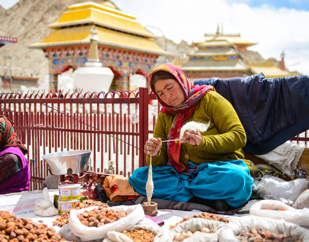 এই উপজাতির শারীরিক বৈশিষ্ট্যের সঙ্গে ইউরোপীয় জনজাতির দৈহিক বৈশিষ্ট্যের বেশ সাদৃশ্য রয়েছে। নিজেদের স্বতন্ত্র বৈশিষ্ট্য সযত্নে বাঁচিয়ে রেখেছেন ব্রোকপারা।   ছবি: শাটারস্টক
