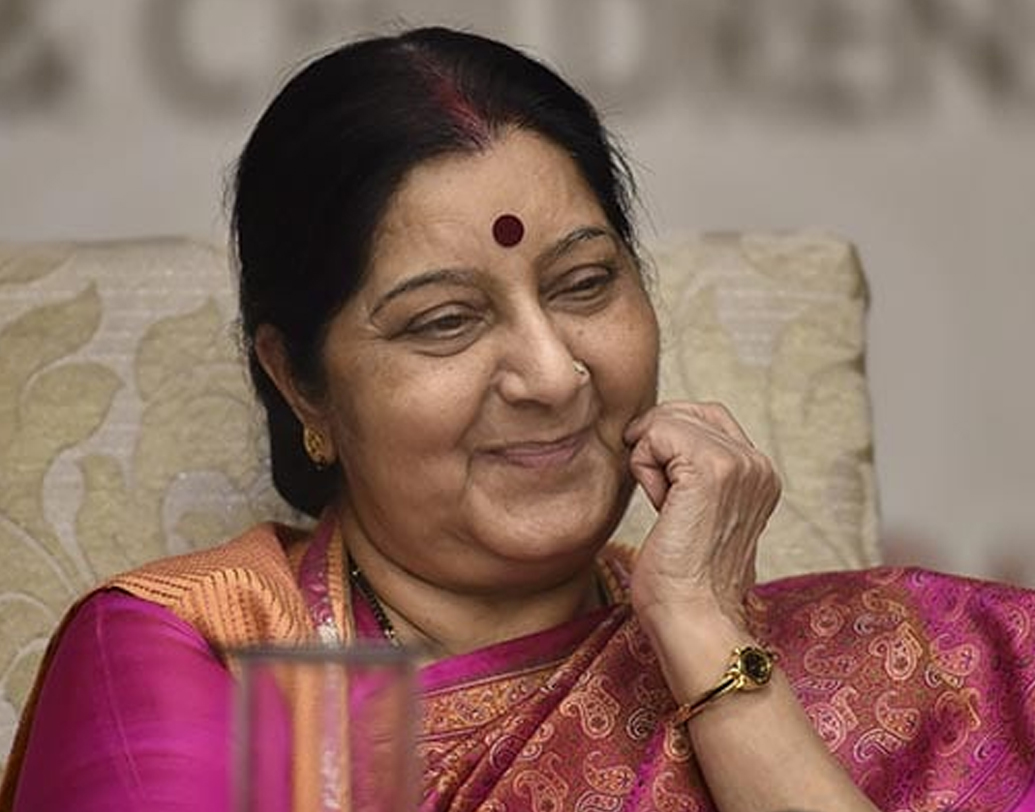 টুইটারে তাঁর মতো সক্রিয় রাজনীতিক আজকের প্রজন্মেও বিরল। ২০১৫ সালের ফেব্রুয়ারি মাসে তাঁকে একটি ভিডিয়ো টুইট করা হয়েছিল। যে টুইটের সাহায্যে তিনি উদ্ধার করেছিলেন ইরাকে আটকে পড়া ১৬৮ জন ভারতীয়কে। তাঁরা কাজের খোঁজে গিয়েছিলেন ইরাকে। কিন্তু অভিযোগ, তাঁদের বন্দি করে রেখেছিল নির্দিষ্ট সংস্থা। বন্ধ করে দেওয়া হয়েছিল বেতন, এমনকি খাবারও।