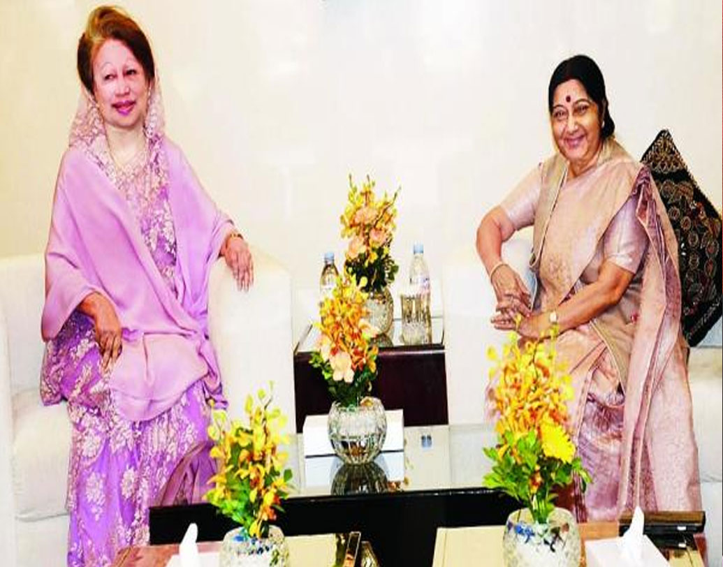 ভারতীয় রাজনীতির মঞ্চে সুষমা অনেক ক্ষেত্রেই ‘সর্বপ্রথম’। মাত্র পঁচিশ বছর বয়সে বিধায়ক। অম্বালা বিধানসভা কেন্দ্রে ১৯৭৭ থেকে ১৯৮২ এবং আবার ১৯৮৭ থেকে ১৯৯০ অবধি তিনি বিধায়ক ছিলেন। মুখ্যমন্ত্রী দেবী লালের জনতা পার্টির সরকারে তিনি মন্ত্রী হিসেবে শপথ নেন। বিজেপি-লোক দলের জোট সরকারে ১৯৮৭-১৯৯০ সুষমা ছিলেন হরিয়ানার শিক্ষামন্ত্রী।