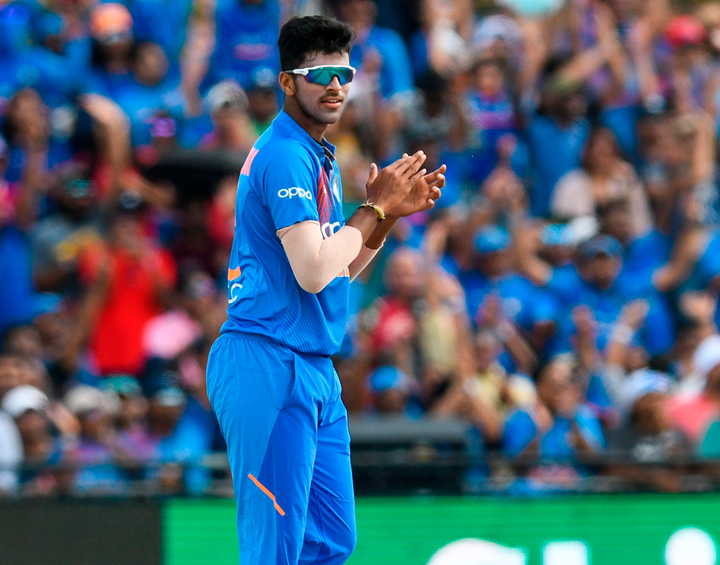 প্রথম ম্যাচের প্রথম ওভারেই উইকেট নিয়ে তিনি শুরুতেই চাপে ফেলে দিয়েছিলেন ওয়েস্ট ইন্ডিজকে। আবার তিনিই সেই ম্যাচে ছয় মেরে জিতিয়েছিলেন ম্যাচ। নতুন বলে টি২০-তে স্পিনার দিয়ে শুরু করলে ওয়াশিংটন সুন্দরকে ভাবতেই পারে ভারতীয় দল।