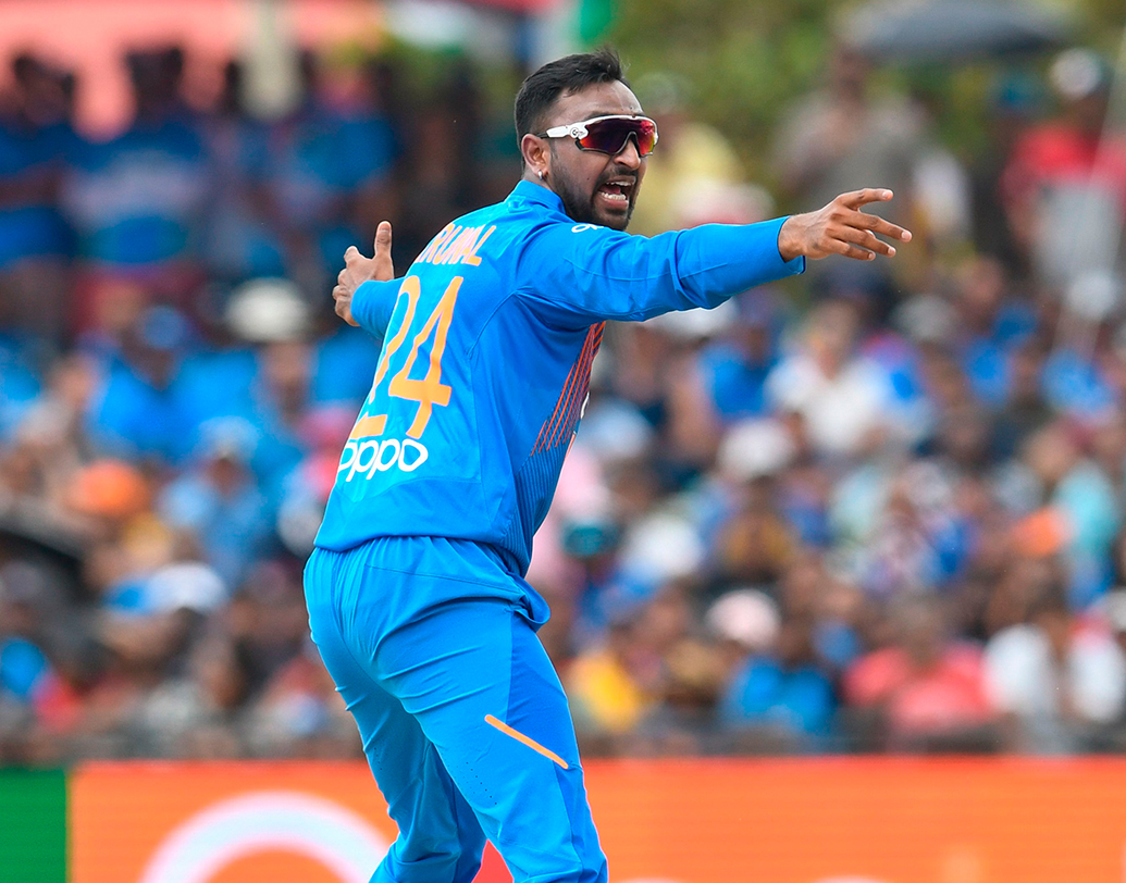 পেপরের নাম অবশ্যই এই সিরিজের সেরা খেলোয়াড়ের পুরস্কার পাওয়া ক্রুণাল পাণ্ড্য। হার্দিকের দাদা এখনও অবধি ভারতের হয়ে ১৪টি টি২০ ম্যাচ খেলেছেন। য়েছেন ১৪টি উইকেট, রান করেছেন ১০৭।