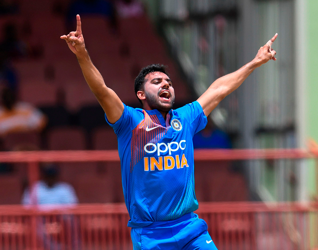 শেষ ম্যাচে সুযোগ পেয়েই ঝলক দেখালেন আরেক পেসার দীপক চাহার। তিন ওভারে তিন উইকেট নিয়ে ভেঙে দেন ক্যারিবিয়ান ব্যাটিং লাইনআপে। তিন ওভারে দিয়েছিলেন মাত্র চার রান। পেয়েছেন একটি মেডেনও।