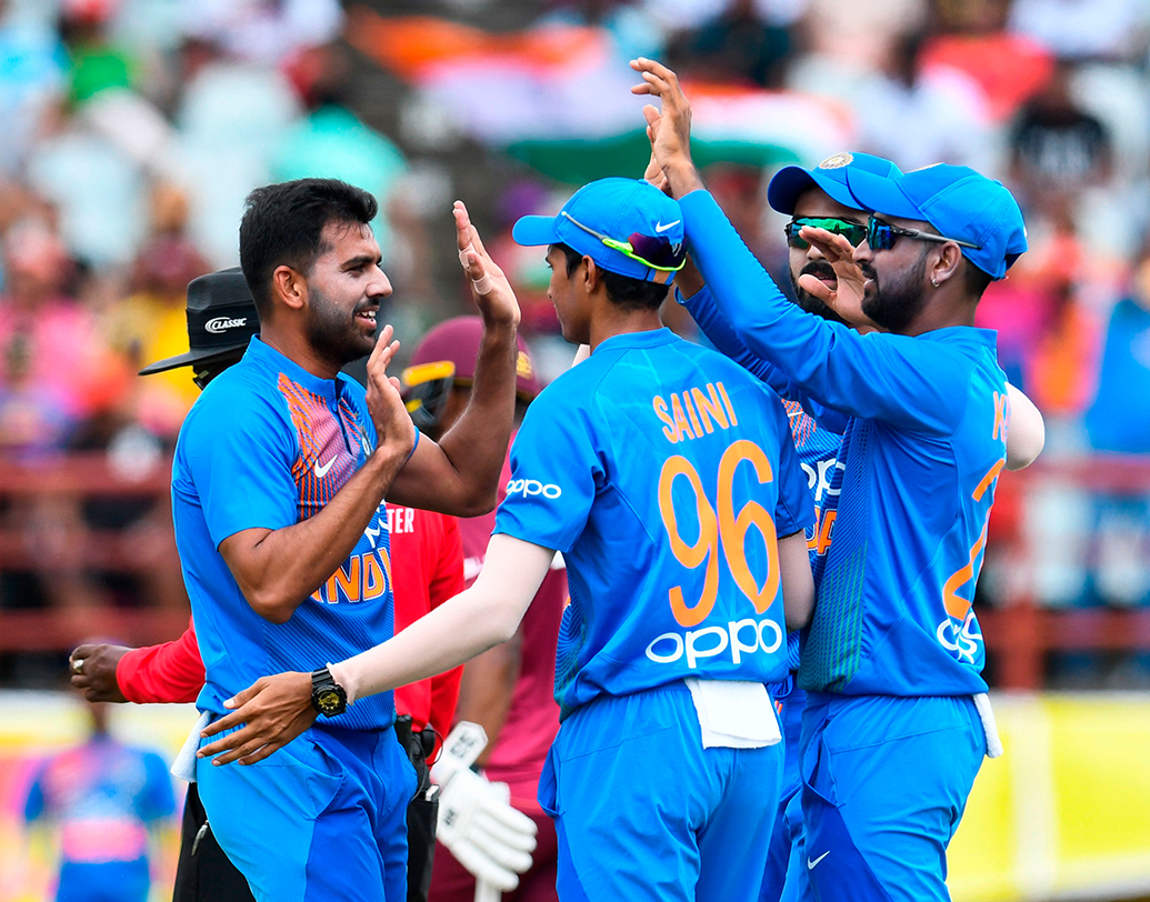 নিজের প্রথম ম্যাচেই তিন উইকেট নিয়ে তিনি কিন্তু কড়া টক্কর দেবেন নবদীপকে। তবে এই লড়াইয়ে আদতে সুবিধা দেবে ভারতকেই। বুমরাহ-শামি-ভুবিদের সঙ্গে তৈরি থাকবে তরুণ ব্রিগেডও।