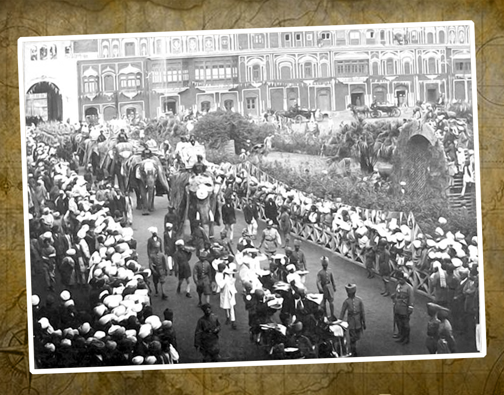 ডোগরা রাজপুত বংশে হরি সিংহের জন্ম ১৮৯৫-এর ২৩ সেপ্টেম্বর। এই ডোগরা বংশ প্রথমে ছিল শিখ শাসকদের সেনাদলে। তারপর ব্রিটিশদের সঙ্গে ঘনিষ্ঠতাকে সম্বল করে ক্ষমতাদখল করে। ১৮৪৬ খ্রিস্টাব্দ নাগাদ শিখদের পরে তারাই হয়ে ওঠে উপত্যকার শাসক। প্রথম শাসক ছিলেন গুলাব সিংহ জামওয়াল।