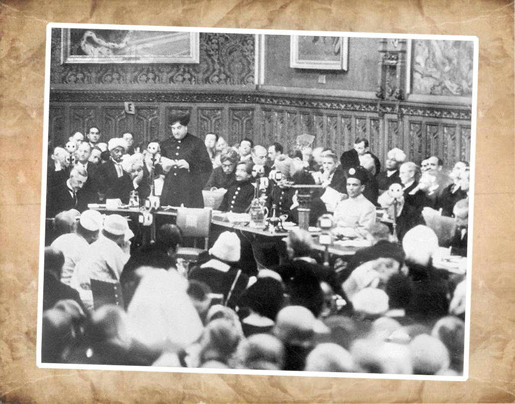 কাকা প্রতাপ সিংহের মৃত্যুর পরে ১৯২৫ সালে সিংহাসনে অভিষেক হয় হরি সিংহের। তিনি নিজের রাজত্বে প্রাথমিক শিক্ষা বাধ্যতামূলক করেছিলেন। আইন জারি করেছিলেন বাল্যবিবাহ রোধে। নিম্নবর্গের জন্য খুলে দিয়েছিলেন ধর্মস্থানের দরজা।