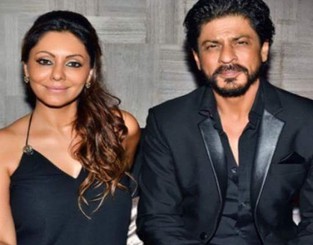 গৌরী জানিয়েছেন, তাঁর পেশাদার ইন্টিরিয়র ডিজাইনার হওয়ার হাতেখড়ি ‘মন্নত’ দিয়েই। স্বামী শাহরুখ এবং তিন সন্তান আরিয়ান-সুহানা-আব্রামকে নিয়ে সুখের সংসার তাঁর কাছে ‘ফাঁকা ক্যানভাস’-ও বটে। যেখানে রং আর কল্পনার বুননে তিনি নিজেকে গড়ে তুলেছেন একজন সফল ইন্টিরিয়র ডিজাইনার হিসেবে।