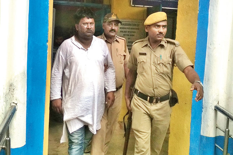 Brawl between TMC and BJP over taking control of parking lot near Bardhaman Station