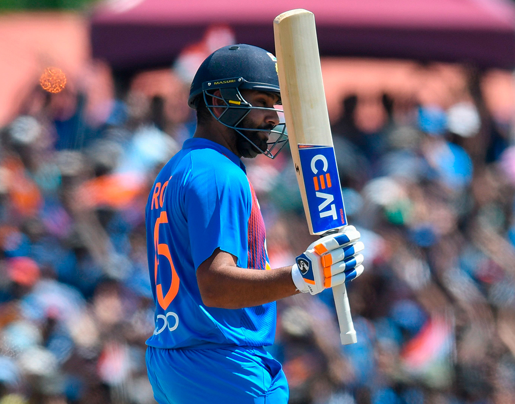 রোহিত শর্মা- বিশ্বকাপের পর অনেকেই চেয়েছেন রোহিতের হাতে যাক ওয়ান ডে অধিনায়কের ব্যাটন। কিন্তু সে আশা এখন বিশ বাঁও জলে। তবে ক্যাপ্টেন রোহিতকে না পেলেও হিট-ম্যান রোহিতকে কিন্তু পেতে চাইবে ভারতীয় দল।