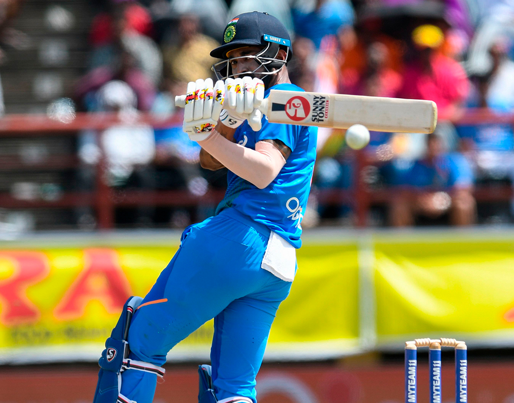 লোকেশ রাহুল- কেদার যাদব যে ভাবে পুরো বিশ্বকাপে অফ ফর্মে ছিলেন,অনেকেই ভাবেননি তিনি ক্যারিবিয়ান সফরে ডাক পাবেন। তবে পনেরো জনের দলে জায়গা পেলেও প্রথম একাদশে পাওয়া কঠিন। সে ক্ষেত্রে নতুন পজিশন, পাঁচ নম্বরে আজ হয়ত রাহুলই থাকবেন।