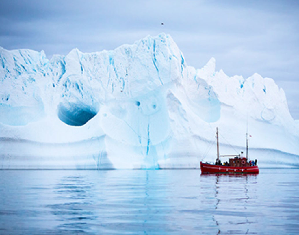 International news Meet Iceberg hunters of Atlantic ocean dgtl