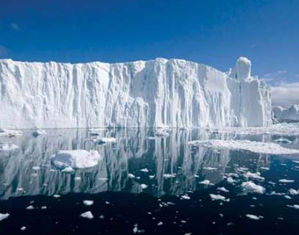 তবে ‘সাদা সোনা’র খোঁজ করাটা মোটেই সহজ কাজ নয়। বিশালাকার ওই বরফের স্তূপ প্রথমে ভেঙে টুকরো করে, বা জাহাজের পিছনে বেঁধে সমুদ্রে ভাসিয়ে নিয়ে আসেন তাঁরা।