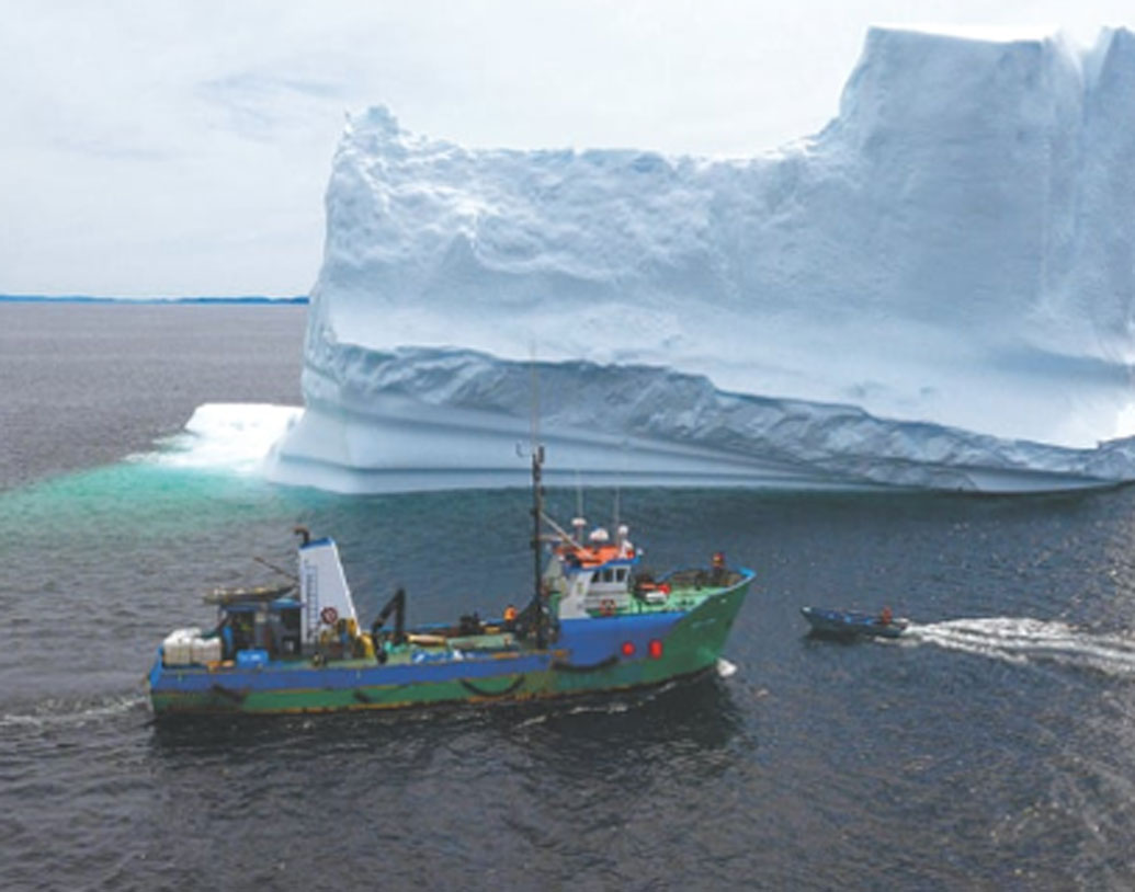 International news Meet Iceberg hunters of Atlantic ocean dgtl