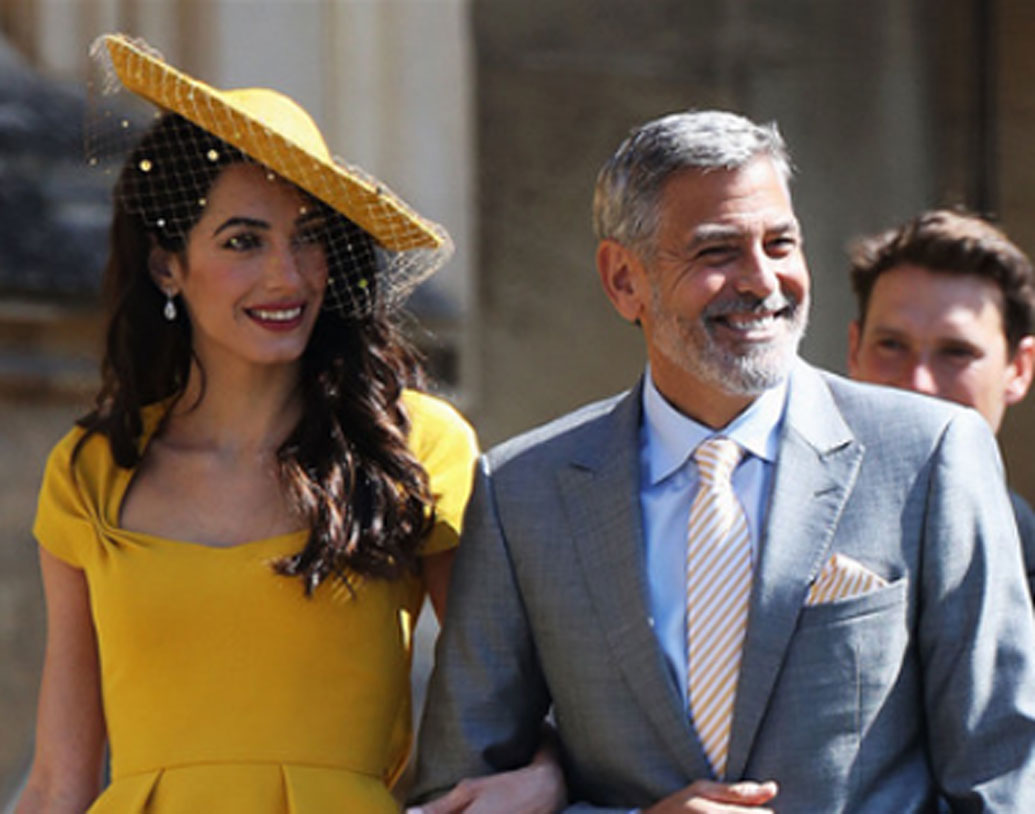 কাজের সূত্রেই আমালের আলাপ হয়েছিল রাষ্ট্রপুঞ্জের দূত অভিনেতা জর্জ ক্লুনির সঙ্গে। প্রথম পরিচয়েই দানা বেঁধেছিল প্রেম। ক্লুনি যদিও তখন সিঙ্গল। টালিয়া বালসামের সঙ্গে জর্জ ক্লুনির বিয়ে ভেঙে গিয়েছিল সেই ১৯৯৩ সালে। শোনা যায়, তার পর গত কুড়ি বছরে খান দশেক সম্পর্কে জড়িয়েছিলেন ক্লুনি।