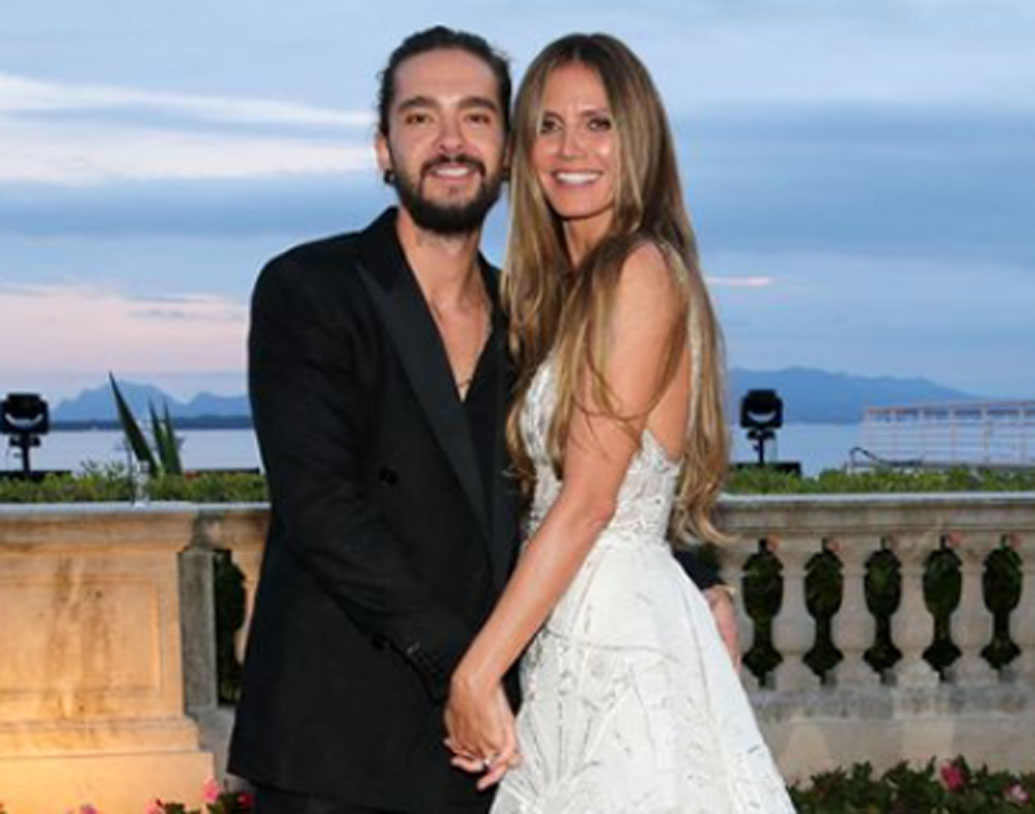 ইতালির কাপ্রিতে লাক্সারি ইয়াটে সেই অনুষ্ঠান হয়। হলিউডের জনপ্রিয় সেলেব্রিটিদের উপস্থিতি, দুর্দান্ত সব খাবার— সব মিলিয়ে নিজেদের দ্বিতীয় বিয়েকে স্মরণীয় করে ফেলেছেন তাঁরা।