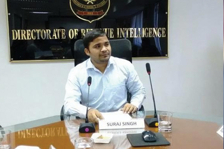 পড়াশোনার পাশাপাশি তাঁর আকর্ষণের কেন্দ্রে ছিল খেলাধূলা এবং লেখালেখি। লেখালেখির স্বীকৃতিস্বরূপ পেয়েছেন জাতীয় পুরস্কারও। ২০০১ সালে দ্বাদশ শ্রেণির পরীক্ষায় উত্তরপ্রদেশ বোর্ডে তিনি প্রথম স্থান লাভ করেন।