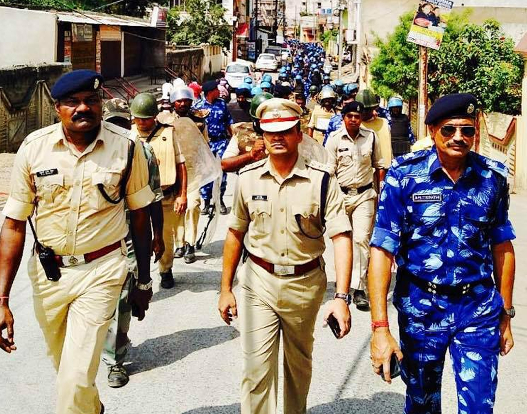 এর পর কলসেন্টারে চাকরি দেখে পাঠালেন আবেদন। সাত রাউন্ড ইন্টারভিউয়ের শেষে শিকে ছিঁড়ল কপালে। নয়ডায় চাকরিতে যোগ দিতে বাড়ি ছাড়লেন উনিশ বছর বয়সী সূরজ।