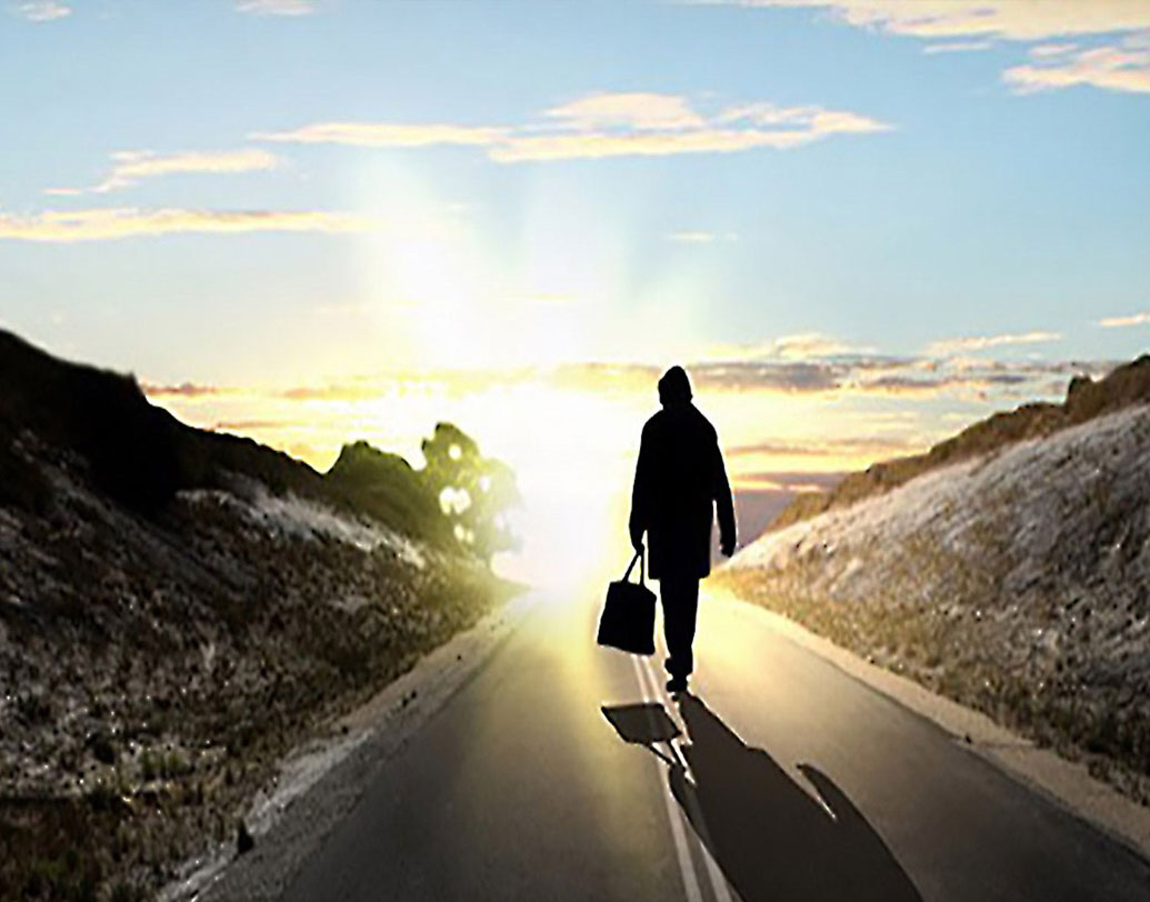 কয়েক বছর চাকরির পরে তখন তিনি চামোলিতে কর্মরত এসবিআইয়ের ম্যানেজার হিসেবে। তবুও মনে হল, পূর্ণ হচ্ছে না তাঁর জীবনের স্বপ্ন। চাকরি করতে করতেই শুরু ফের প্রশিক্ষণ। সাফল্য এল তৃতীয় প্রচেষ্টায়।      প্রতীকী চিত্র।