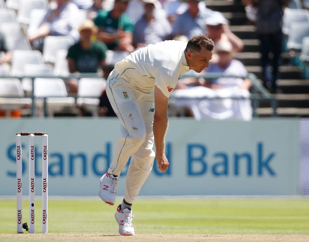 বয়স ৩৬ পেড়িয়েছে মাস খানেক আগে। তাঁর ১৫ বছরের ক্রিকেট কেরিয়ারে সংগ্রহ করেছেন টেস্টে ৪৩৯ উইকেট, এখনও অবধি ১৯৬ উইকেট পেয়েছেন একদিনের ম্যাচে।টেস্ট থেকে অবসর নিয়ে তিনি এখন একদিনের ও টি২০ ম্যাচে মনোনিবেশ করতে চান।