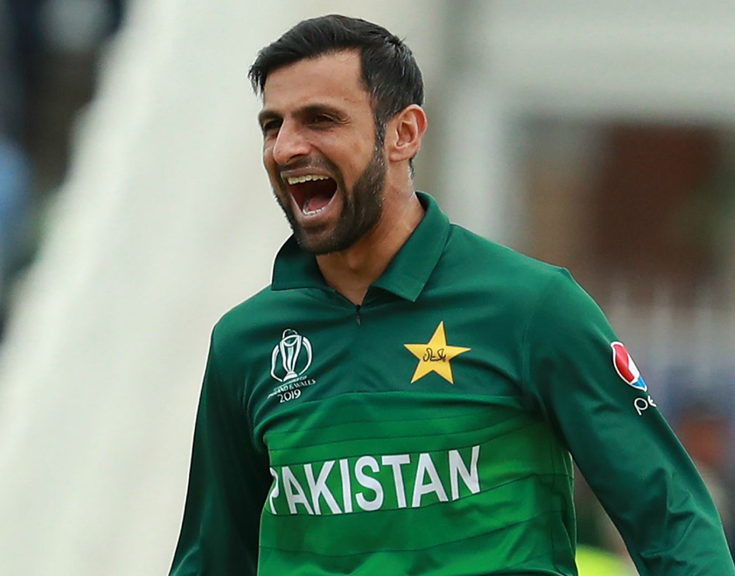 শোয়েব মালিক- পাকিস্তানের প্রাক্তন অধিনায়ক এ বারের বিশ্বকাপে খেলেছেন মাত্র তিনটি ম্যাচ। রান করেছেন আট। ভারতের বিরুদ্ধে প্রথম বলেই বোল্ড হয়ে ফিরে যাওয়ায় আরও প্রশ্ন ওঠে তাঁকে নিয়ে। বিশ্বকাপের পরে একদিনের ক্রিকেট থেকে অবসর নিয়ে নেন তিনি। এখন থেকে শুধু টি২০ খেলবেন বলে জানিয়েছেন।