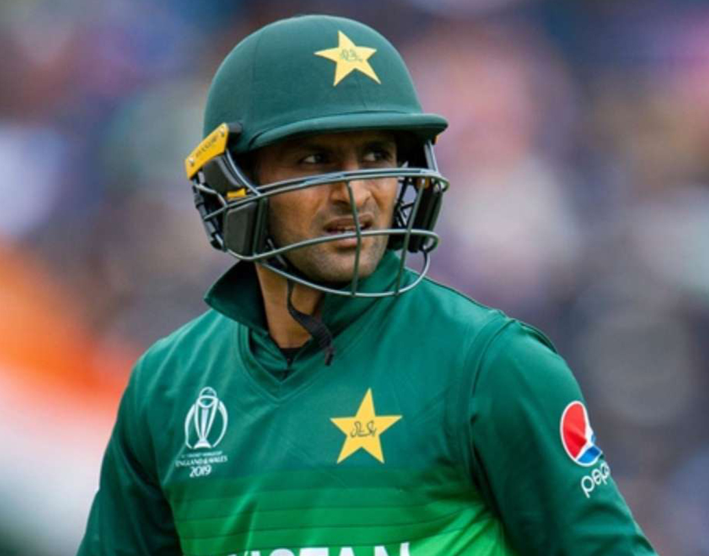 পাক মিডল অর্ডারে একসময়ের বড় ভরসা ছিলেন। তাঁর একদিনের ক্রিকেটে সংগ্রহ ৭৫৩৪ রান ও ১৫৮ উইকেট। শেষ দিকে নিয়মিত জায়গাও পাচ্ছিলেন না দলে। হয়তো সঠিক সময়ই সরে দাঁড়ালেন তিনি।