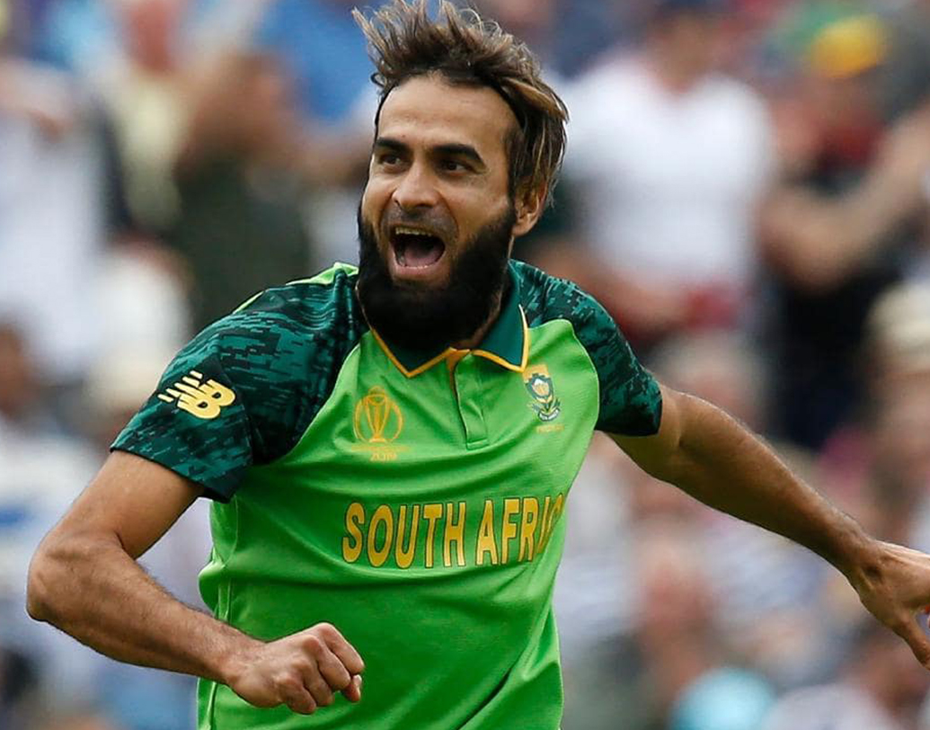 চল্লিশ পেরনো এই ক্রিকেটার ১০৭টি একদিনের ম্যাচে নিয়েছেন ১৭৩টি উইকেট। দেরিতে আন্তর্জাতিক  ক্রিকেটে সুযোগ পেলেও তিনিই দক্ষিণ আফ্রিকার একদিনের ক্রিকেটে দ্রুততম ১০০ উইকেট নেওয়া বোলার।