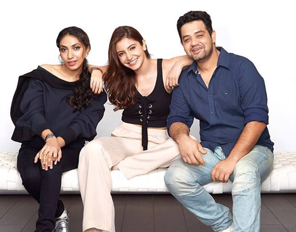 কিন্তু কেন মার্চেন্ট নেভির জীবন ছেড়ে বলিউডে? কর্ণেশ জানিয়েছেন, তাঁদের শৈশবে বিনোদনের একমাত্র উৎস ছিল সিনেমা। তাই বোনের মতো তিনিও ছবির সঙ্গে জড়িত থাকতে চান।