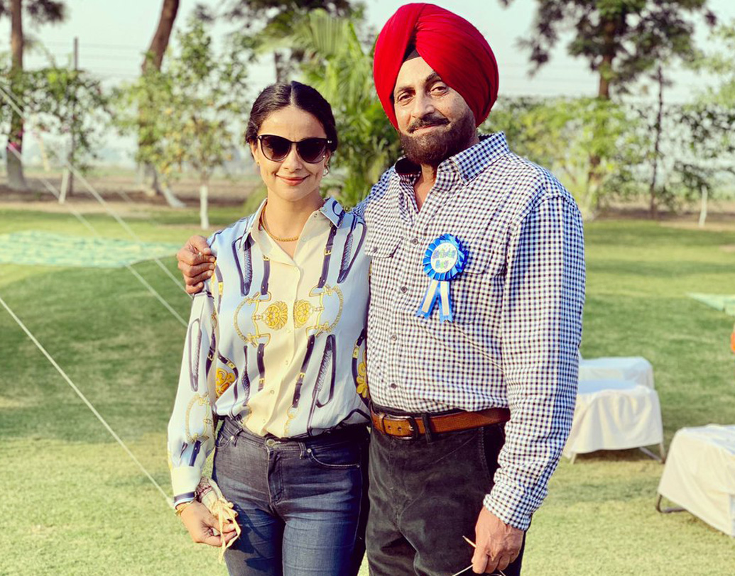 গুল পনাগ কউরের জন্ম ১৯৭৯ সালের ৩ জানুয়ারি, চণ্ডীগড়ে। লেফটেন্যান্ট জেনারেল বাবার কাজের সূত্রে দেশবিদেশে ঘুরে বেড়াতে হয়েছে তাঁদের পরিবারকে। ভারত ও ভারতের বাইরে মোট ১৪টি স্কুলে পড়াশোনা করেছেন গুল। তার মধ্যে আছে লাদাখের লেহ শহরের কেন্দ্রীয় বিদ্যালয়ও। পরে তিনি পঞ্জাব বিশ্ববিদ্যালয় থেকে রাষ্ট্রবিজ্ঞানে স্নাতকোত্তর করেন। তার পরের পড়াশোনা আমেরিকার ইলিনয়ের কেলগ স্কুল অব ম্যানেজমেন্টে।