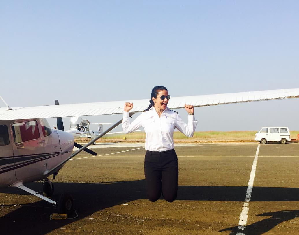 বিয়ের পরেও গুলের কাছে স্কাই ইজ দ্য লিমিট। তিনি বলেছেন, ভারতীয় নারীদের কাছে প্রচলিত ধারণা তিনি পাল্টাতে চান। বিশ্বাস করেন, বিয়ে মানেই একজন মহিলার কাছে সব শেষ নয়। বরং, বিয়ের পরে নতুন করে শুরুও হতে পারে। বিয়ের পরে স্বামীর পথে পা রাখলেন গুল। ২০১৬ সালে তিনি বিমান চালনার প্রশিক্ষণ লাভ করেন। এখন তিনিও একজন প্রশিক্ষিত পাইলট।