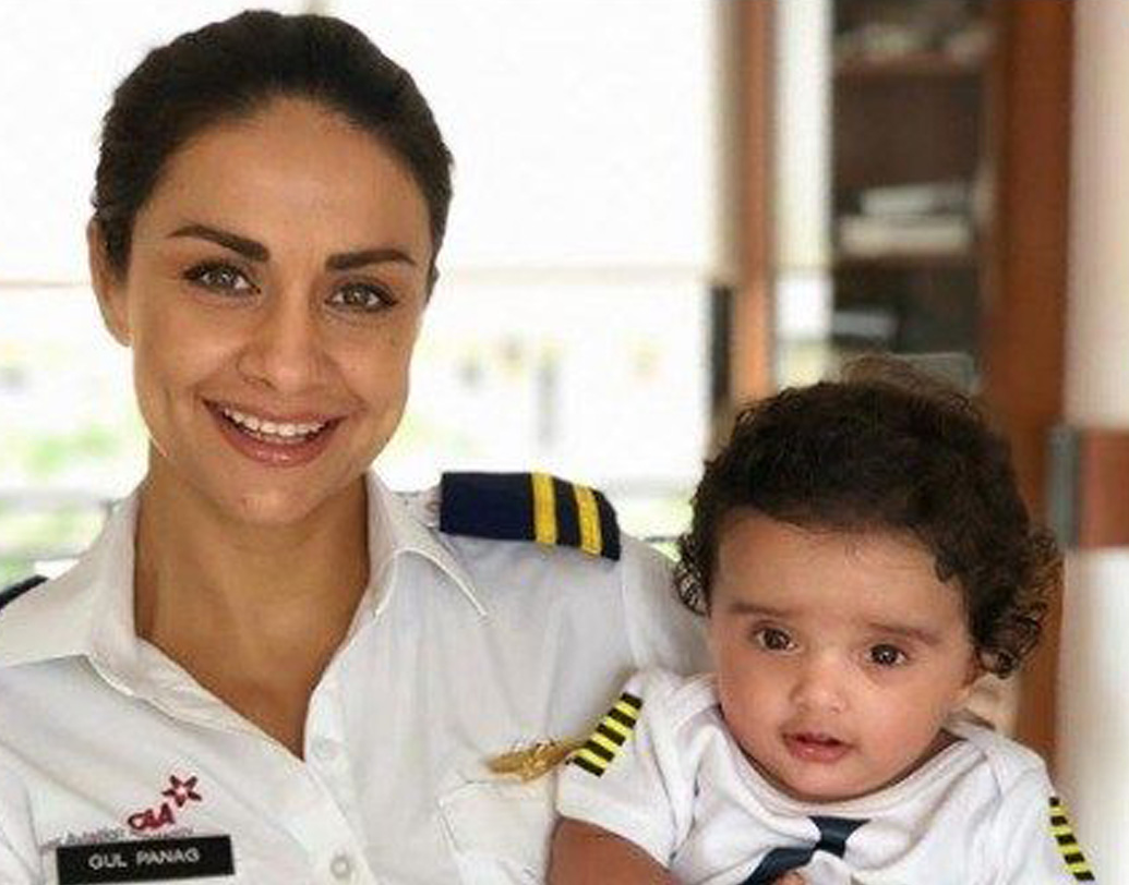 মাতৃত্বের দিক দিয়েও গুল ব্যতিক্রমী। তিরিশের পরে মা হওয়া কঠিন, এই ফর্মুলায় বিশ্বাসী নন তিনি। বরং মনে করেন, বিয়ের মতো মাতৃত্বও গুরুত্বপূর্ণ। তাই সে রকম সময়েই মা হওয়া উচিত, যখন সন্তানকে সম্পূর্ণ সময় দেওয়া যাবে। গত বছরের গোড়ায় প্রায় চল্লিশের কোঠার দোরগোড়ায় পৌঁছে নিহালের জন্ম দেন তিনি।