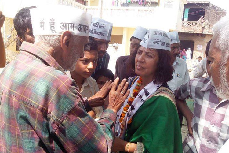 নিজের কথা রেখেছিলেন কাঞ্চন চৌধরি। কিরণ বেদীর পরে তিনি দেশের দ্বিতীয় মহিলা আইপিএস এবং প্রথম মহিলা ডিজিপি। চলার পথ মোটেও মসৃণ ছিল না। তাঁর বাবা সামান্য জমিতে চাষ করতেন। মা ছিলেন গৃহবধূ। শত কষ্টেও আপস করেননি সন্তানদের পড়াশোনার সঙ্গে।