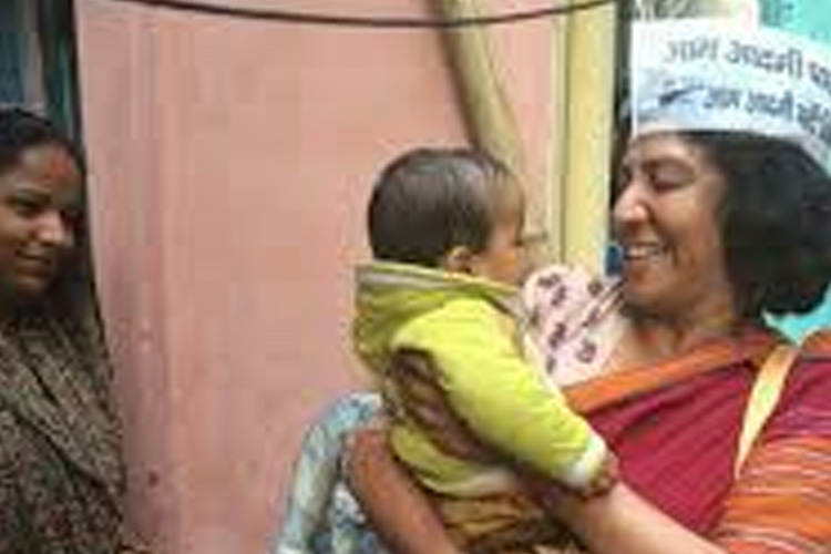 দেশের প্রথম ডেপুটি ইনস্পেক্টর জেনারেল হয়ে মেয়েদের রেখেই কর্মসূত্রে নতুন জায়গায় চলে যেতে হয়েছিল তাঁকে। মন খারাপ প্রশমিত করতে বাবা তাঁকে বলেছিলেন, নিজের মেয়েদের জন্য চিন্তা না করতে। বরং দেশের আরও অগণিত শিশু তাঁর অপেক্ষায় আছে।