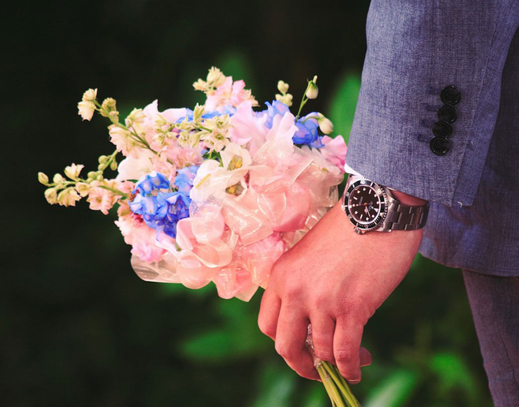 হাজব্যান্ড বেশি কেয়ারিং হলেও ডিভোর্স হতে পারে! এমনটাই করেছেন আমিরশাহির এক মহিলা। গত মাসে খালিজ টাইমস জানিয়েছে, ওই মহিলার অভিযোগ, স্বামী বড্ড কেয়ারিং। সর্বদা খেয়াল রাখা, সংসারের কাজকর্ম করা তো বটেই, তাঁর সাতখুন মাফ। এত রোম্যান্টিক যে তা অসহ্য! ঝগড়া করতে না পেরেই নাকি ওই ব্যক্তিকে ডিভোর্স দেন মহিলা।