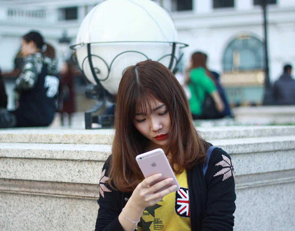 বার বার টেক্সট মেসেজ করলেও তার উত্তর দেননি স্বামী। এমনকি, মেসেজগুলি দেখা সত্ত্বেও তাঁর জবাব দেওয়ার প্রয়োজন বোধ করেননি। তাতেই রেগে কাঁই তাইওয়ানের এক মহিলা। এর পর আর স্বামীর সঙ্গে সম্পর্ক রাখেননি তিনি। ২০১৭-র ওই ঘটনাটি প্রকাশিত হয়েছিল বিবিসি-র ওয়েবসাইটে।