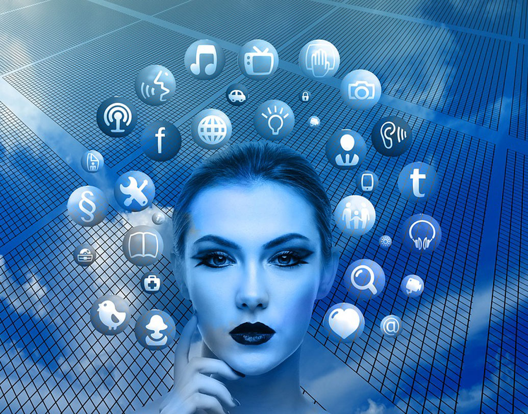 সোশ্যাল মিডিয়ায় বিয়ের ছবি পোস্ট করলেও কি ডিভোর্স হতে পারে? এমনটাই হয়েছিল সৌদি আরবে। ২০১৬-তে সে ঘটনা সংবাদমাধ্যমে প্রকাশিতও হয়েছিল। বিয়ের ছবি সোশ্যাল মিডিয়ার তুলে দেওয়ার পরই ডিভোর্স হয় এক মহিলার। তাঁর ভাই জানিয়েছিলেন, বিয়ের আগেই নাকি শর্ত ছিল, দম্পতির কোনও ছবি সোশ্যাল মিডিয়ায় প্রকাশ করা যাবে না।