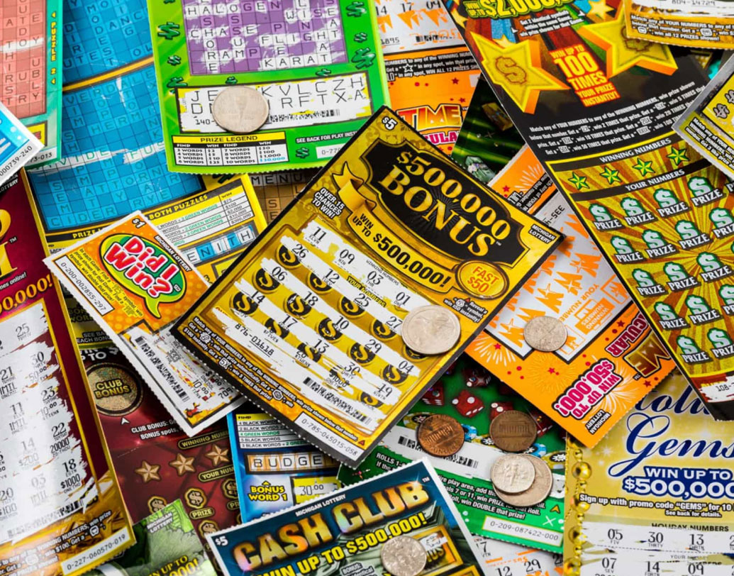 ২৫ বছর ধরে ঘরকন্না করছেন। হঠাৎে কোনও কারণ ছাড়াই ডিভোর্স দিয়ে দিলেন স্ত্রী। স্বামী তো একেবারে হতবাক! কারণ খুঁজতে আমেরিকার টমাস রোসির বছর দুয়েক সময় লেগেছিল। ১৯৯৯-এর টমাস জানতে পারেন, তাঁর স্ত্রী ডেনিস ডিভোর্সের ১১ দিন আগেই ১৩ লক্ষ ডলারের লটারি জিতেছিলেন।