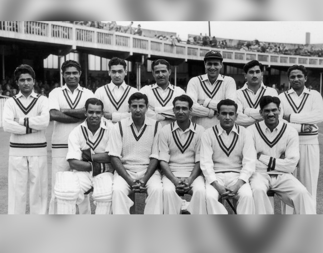 পাকিস্তান প্রথম টেস্ট খেলে ১৯৫২ সালে। ভারতের মাটিতে হওয়া সেই পাঁচ ম্যাচের সিরিজে ভারত যেতে ২-১ ফলে। দ্বিতীয় ম্যাচে ভারতকে ইনিংস এবং ৪৩ রানে হারায় তারা। পাক বাহিনী দ্বিতীয় সিরিজ খেলে ইংল্যান্ডে। সেখানে চার ম্যাচের সিরিজ ড্র হয় ১-১ ফলে। চতুর্থ ম্যাচে ইংল্যান্ডকে ২৪ রানে হারিয়ে সিরিজ বাঁচায় তারা। নয় ম্যাচে তুলে নেয় দ্বিতীয় জয়।